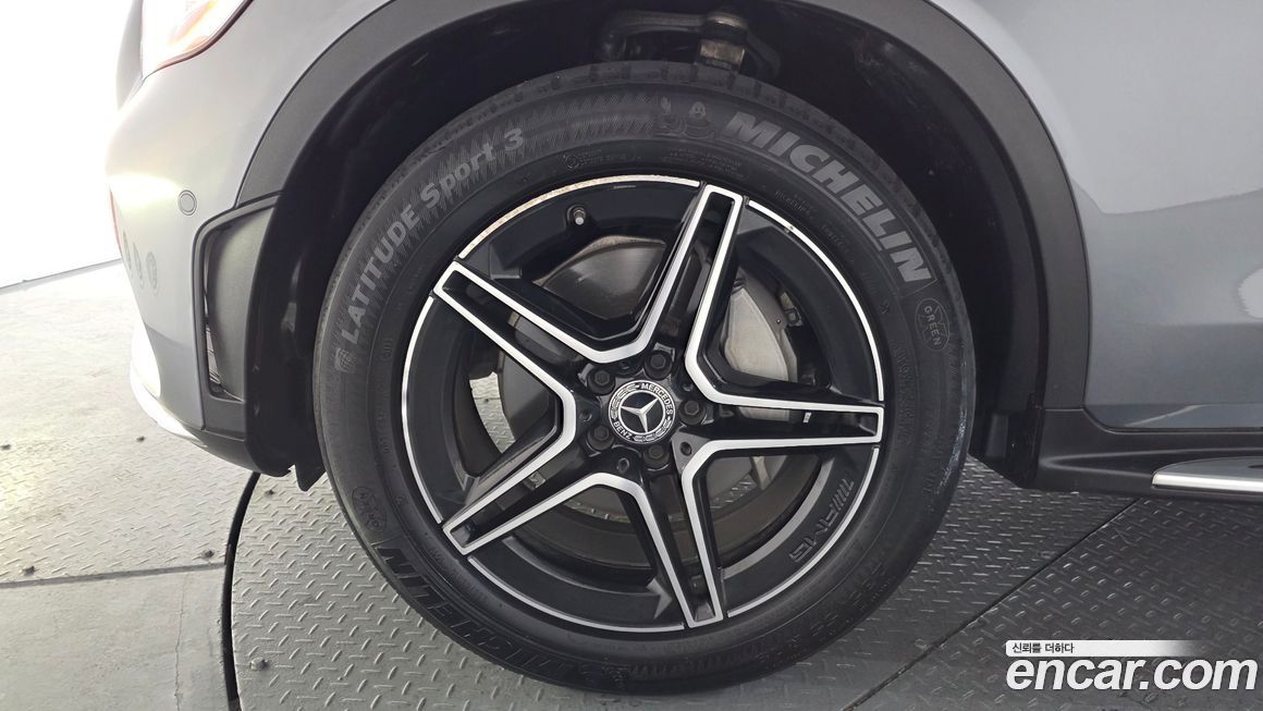 Mercedes-Benz GLC-Class 2021