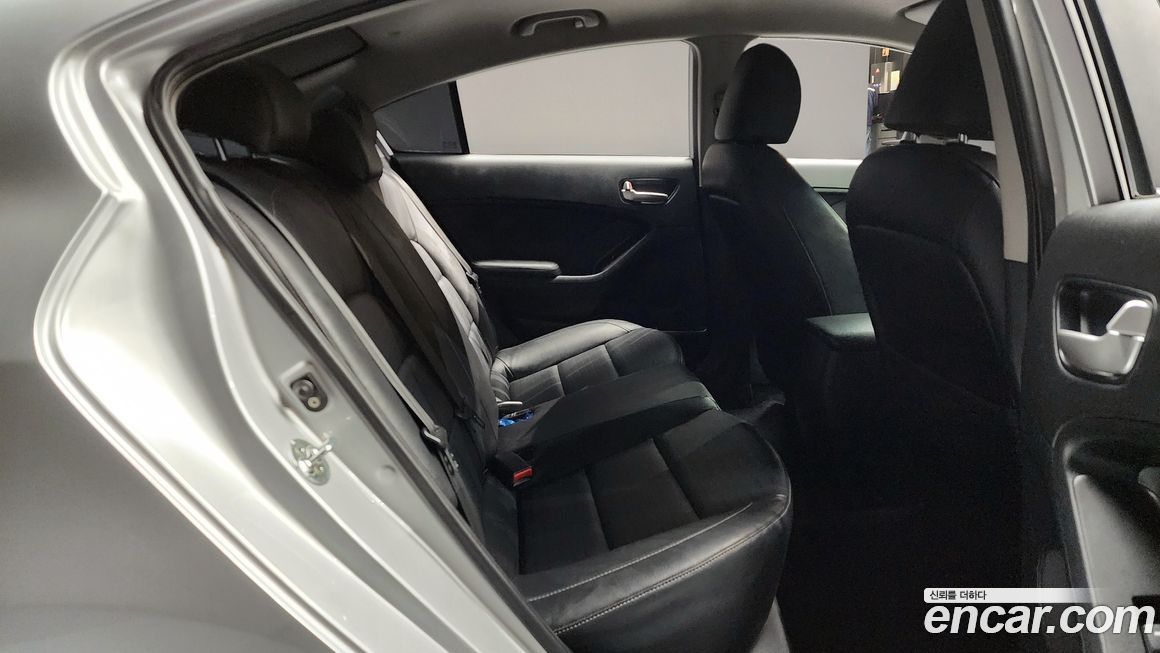 Kia K3 2016