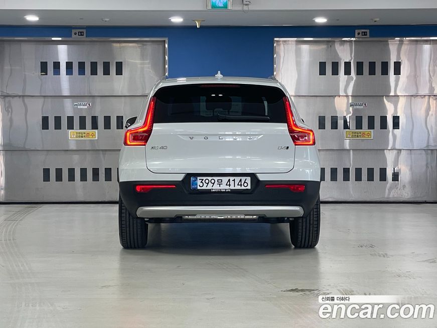 Volvo XC40 2025