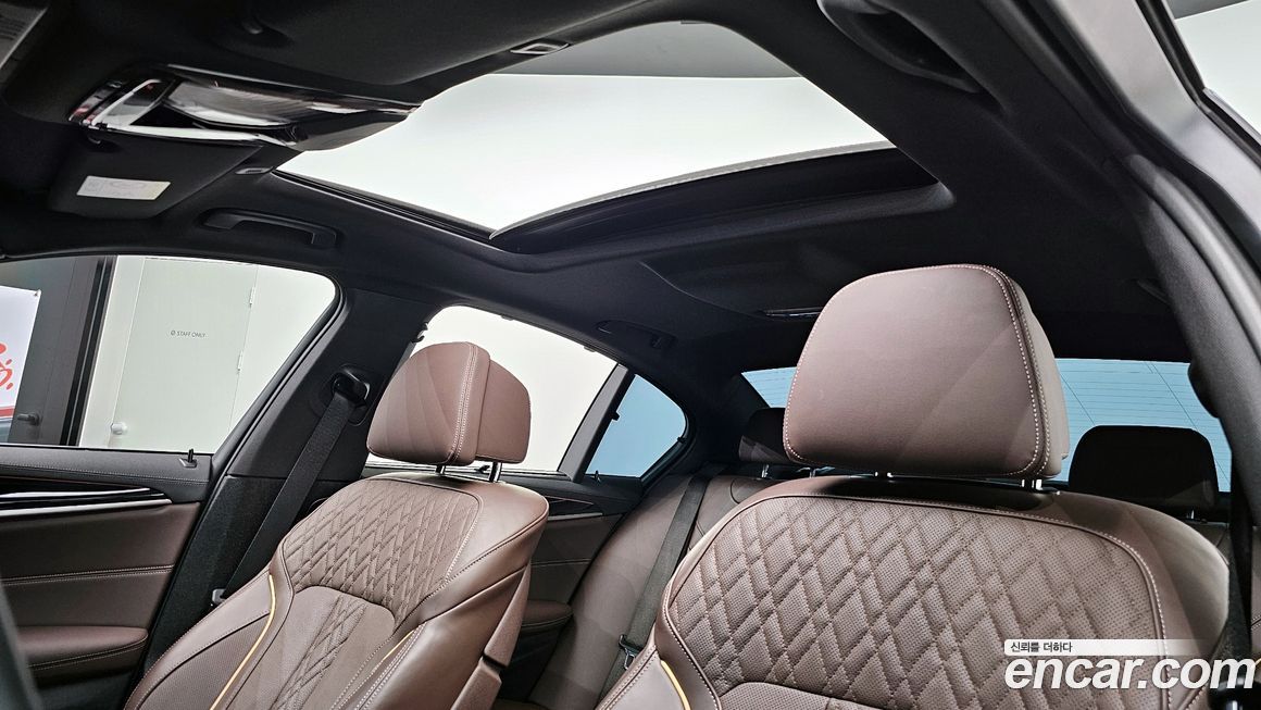 BMW 5-Series 2023