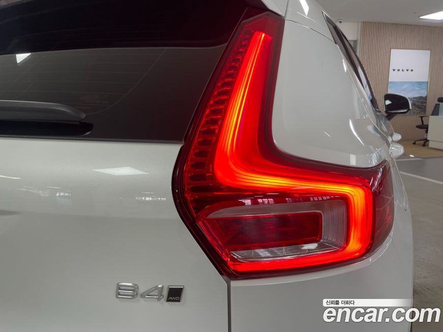 Volvo XC40 2025