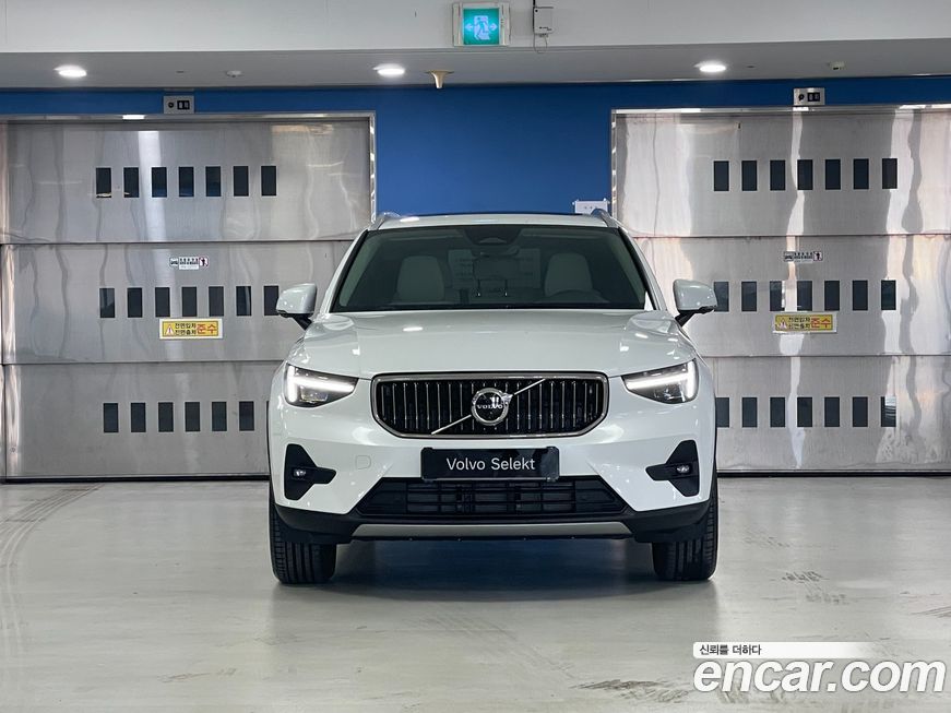 Volvo XC40 2025