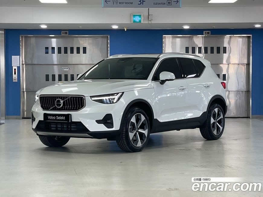 Volvo XC40 2025