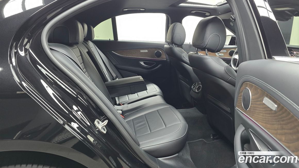 Mercedes-Benz E-Class 2023