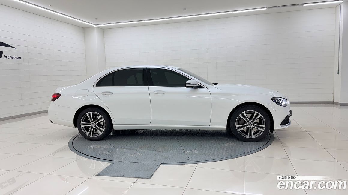 Mercedes-Benz E-Class 2022