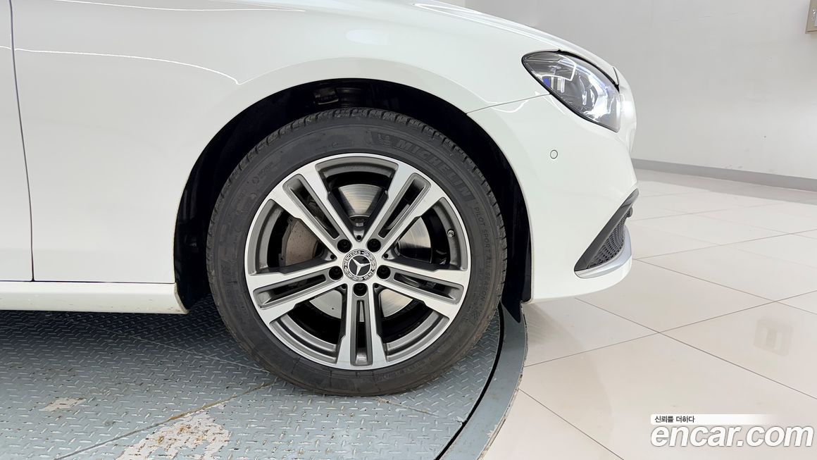 Mercedes-Benz E-Class 2022