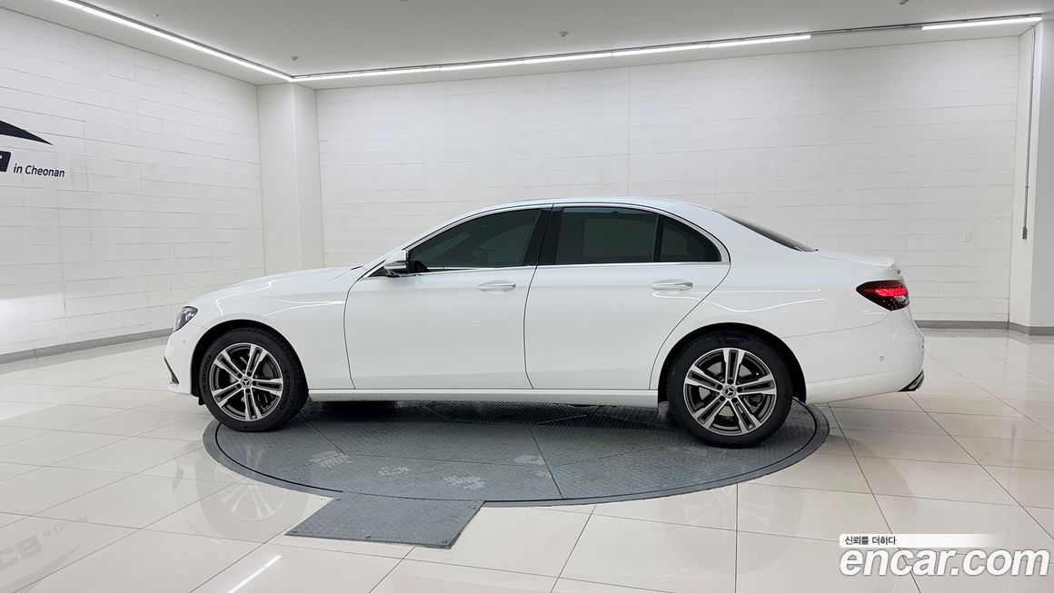 Mercedes-Benz E-Class 2022