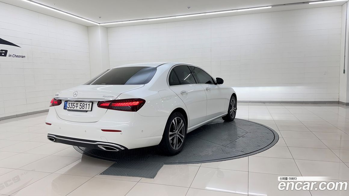 Mercedes-Benz E-Class 2022