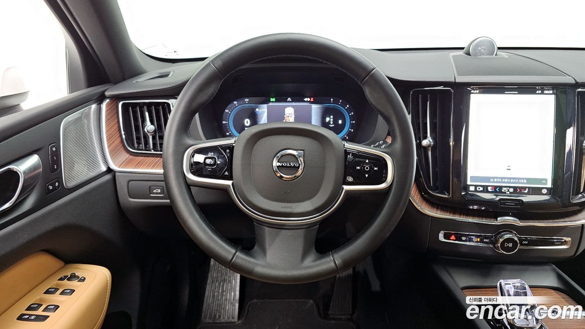 Volvo XC60 2025