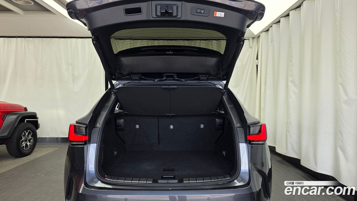 Lexus NX 2025
