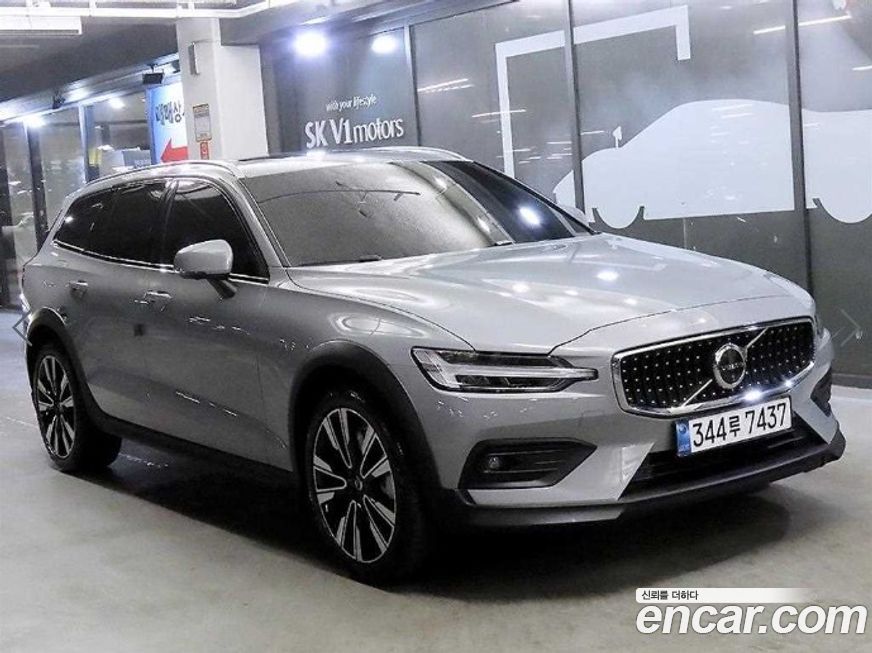 Volvo V60 2025