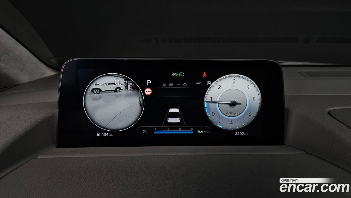Hyundai Staria 2025