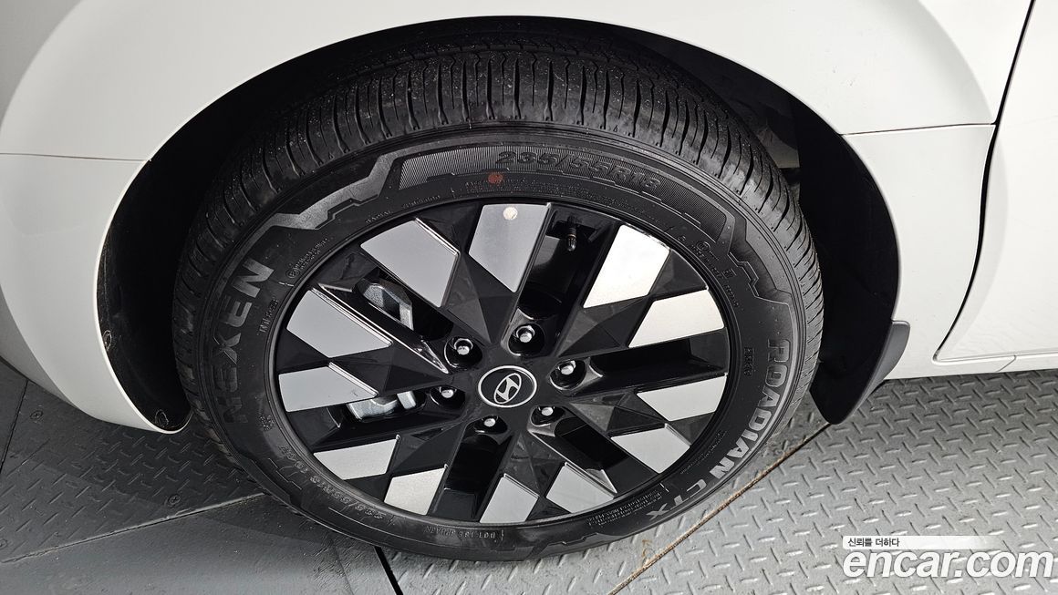 Hyundai Staria 2025