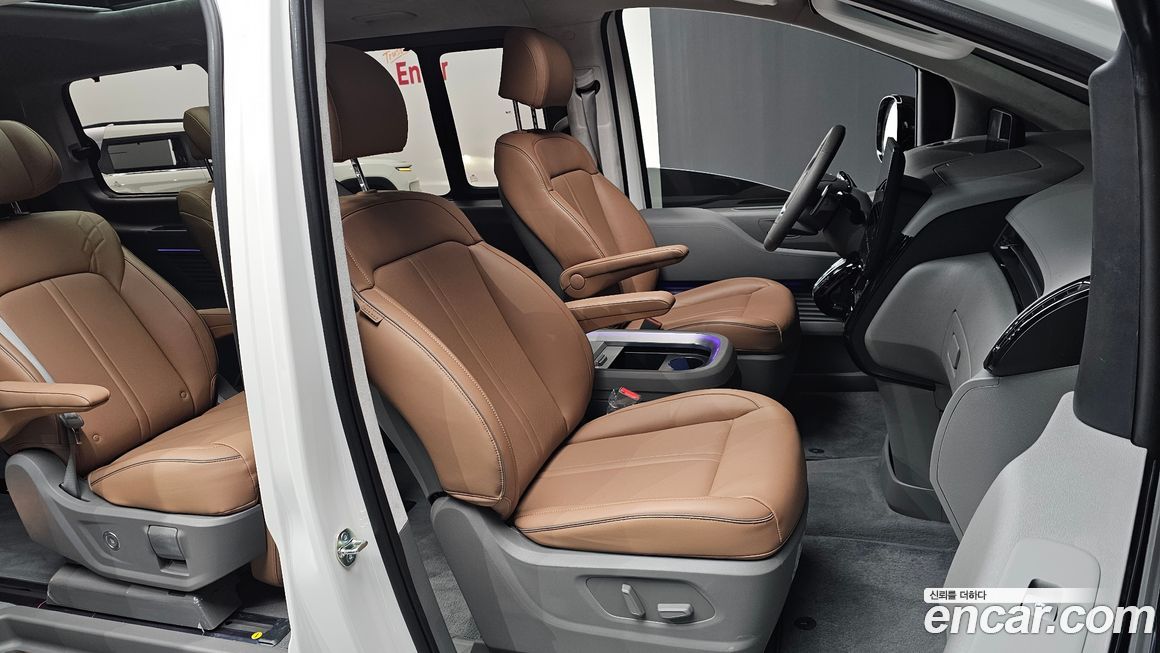 Hyundai Staria 2025