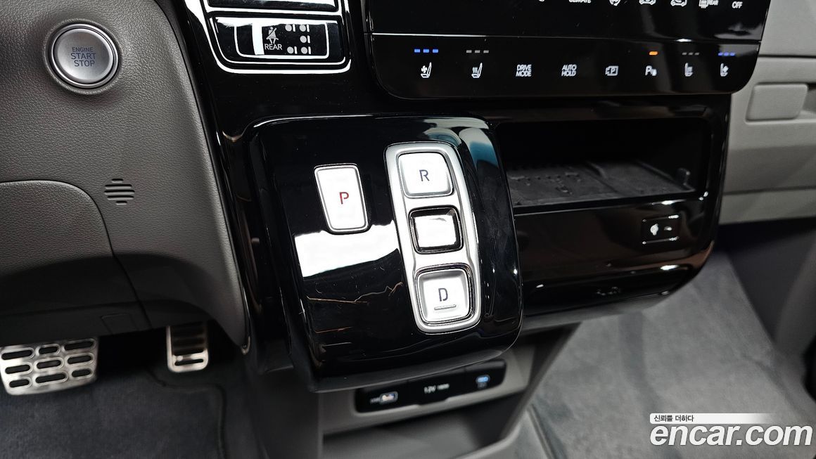 Hyundai Staria 2025