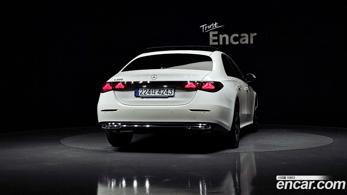 Mercedes-Benz E-Class 2025