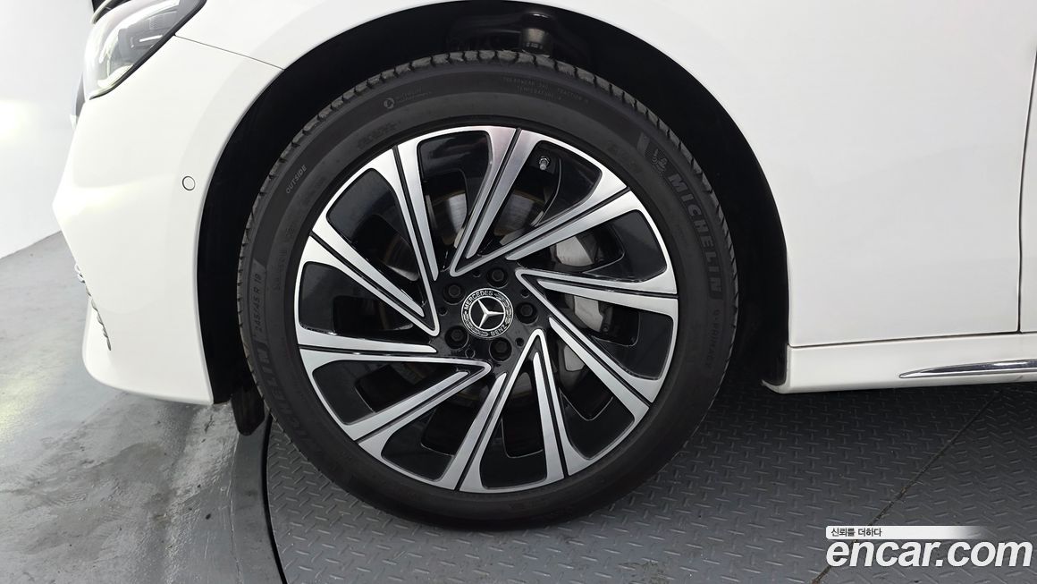 Mercedes-Benz E-Class 2025