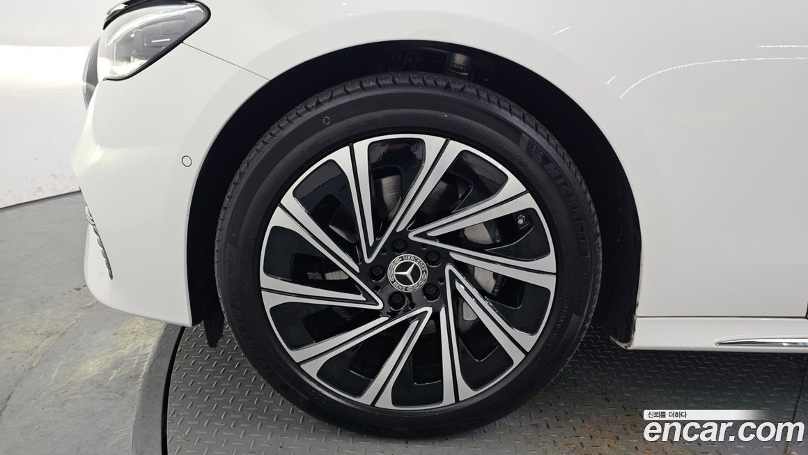 Mercedes-Benz E-Class 2025