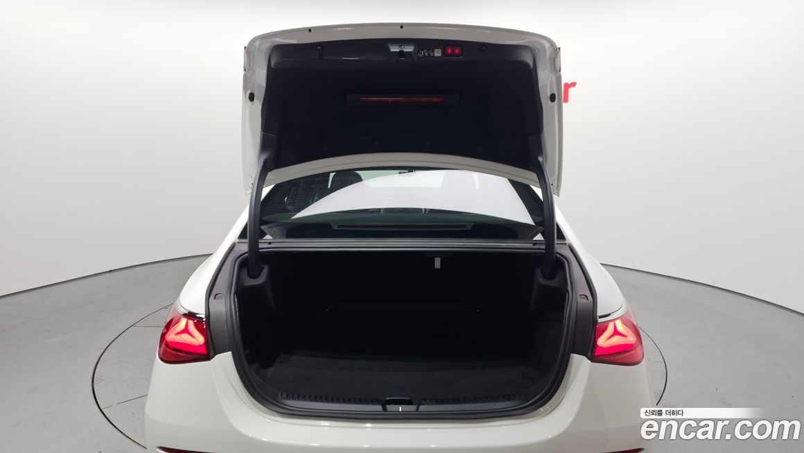 Mercedes-Benz E-Class 2025