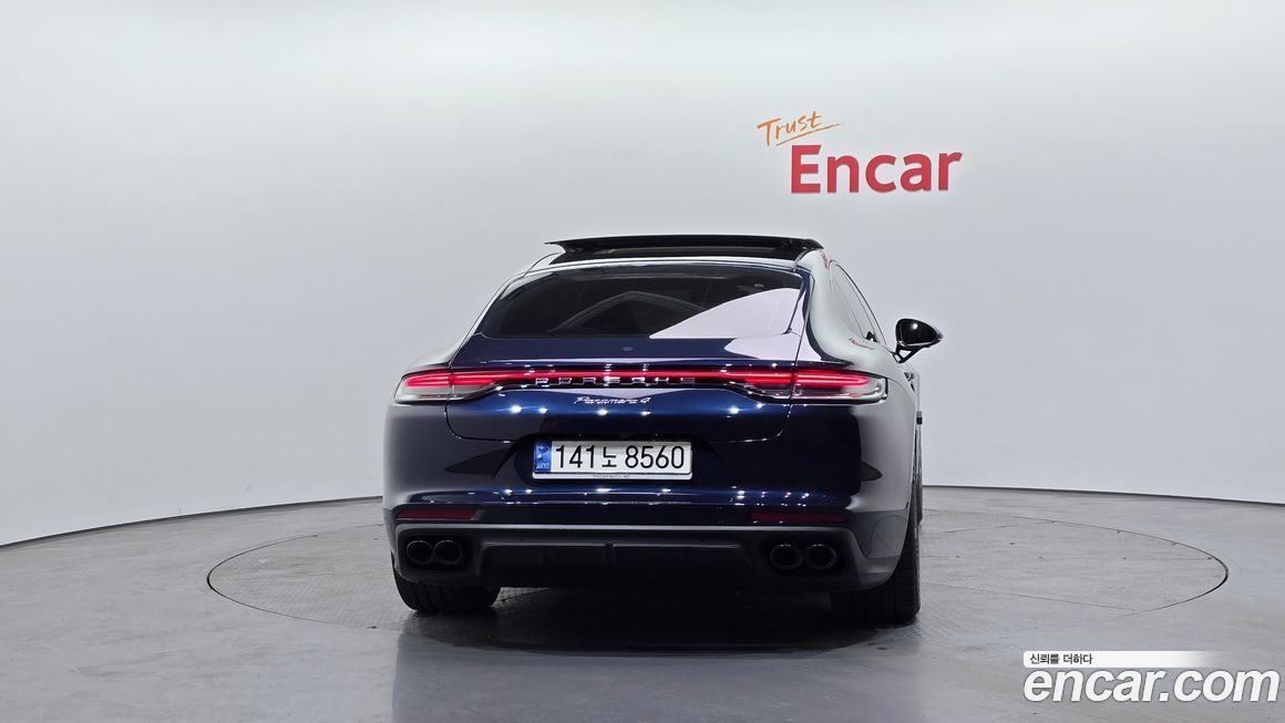 Porsche Panamera 2021