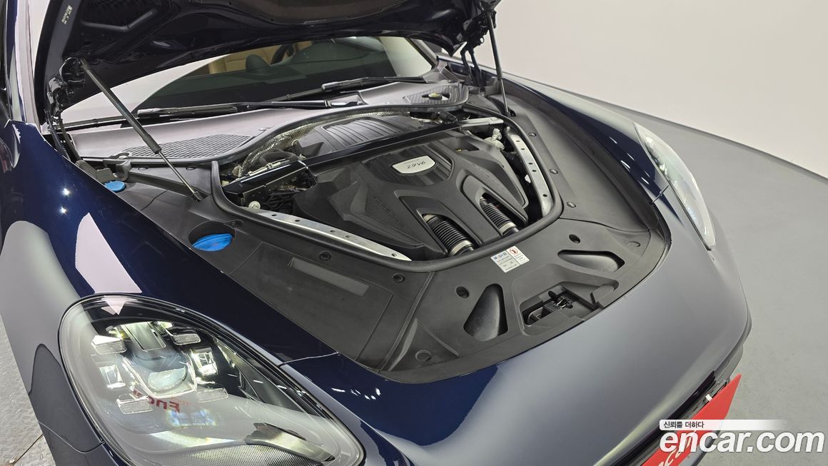 Porsche Panamera 2021