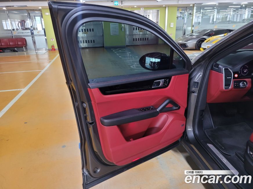 Porsche Cayenne 2021