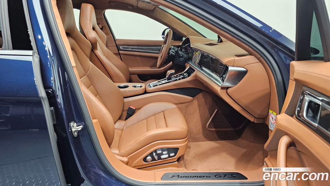 Porsche Panamera 2021