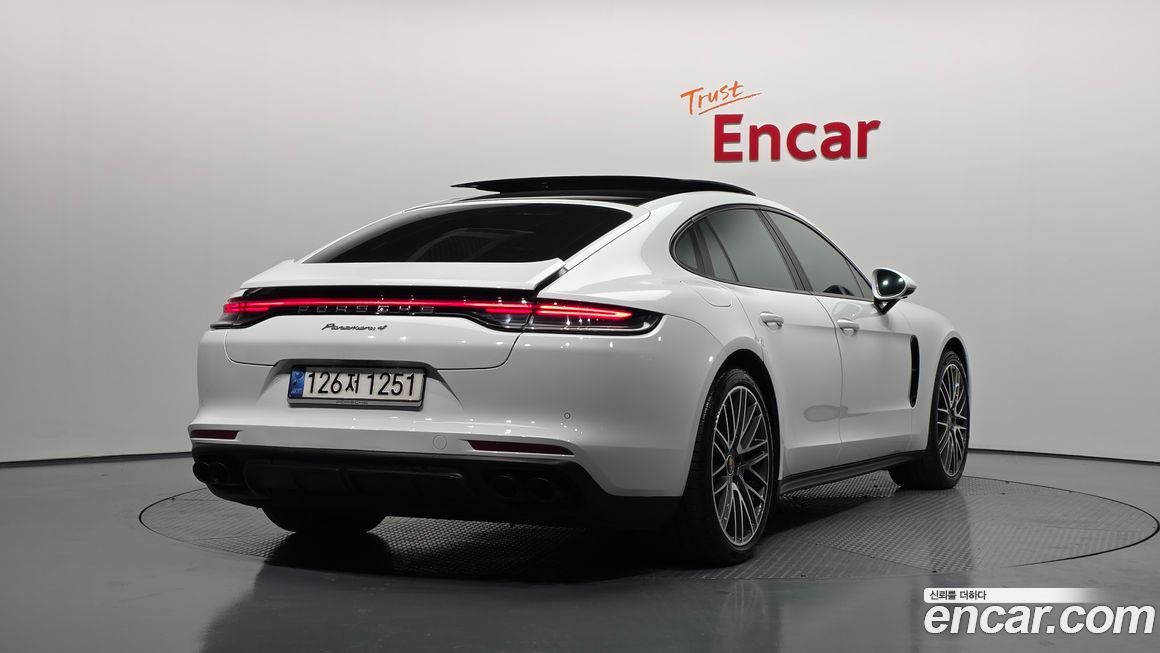 Porsche Panamera 2022
