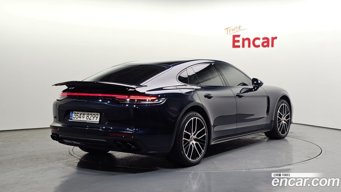 Porsche Panamera 2021