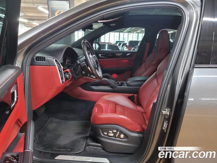 Porsche Cayenne 2021