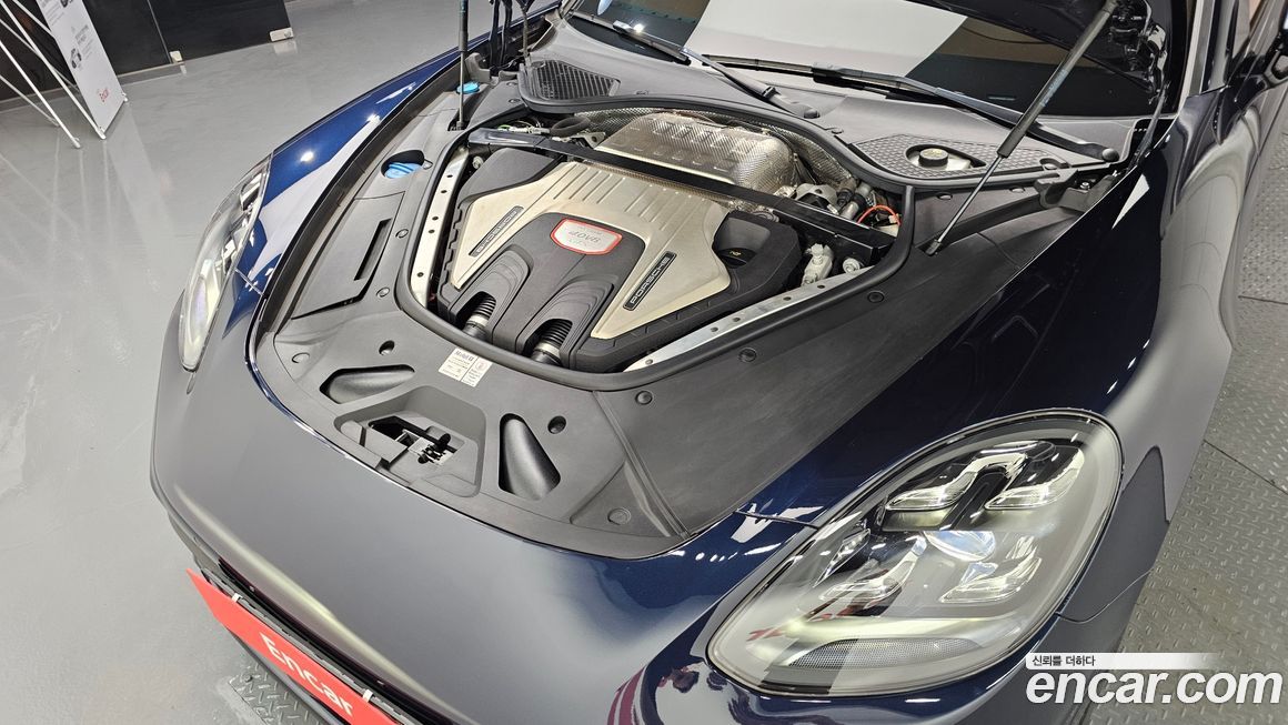 Porsche Panamera 2021