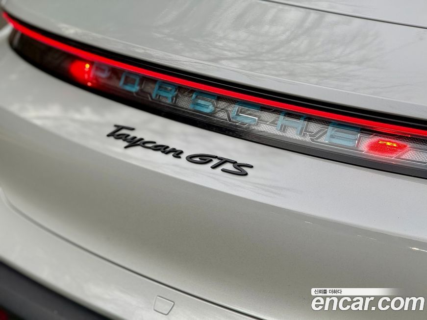 Porsche Taycan 2022
