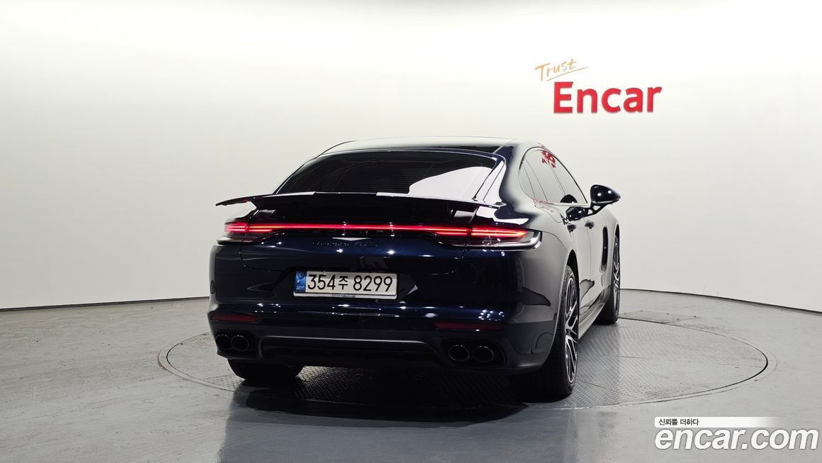 Porsche Panamera 2021