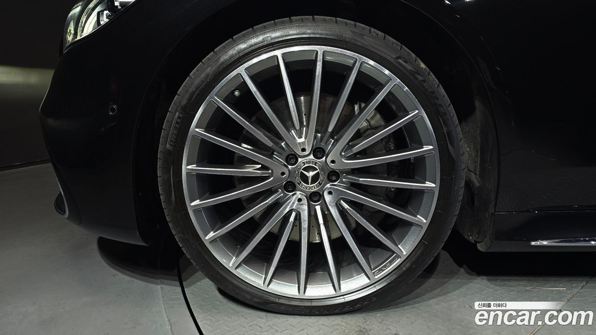 Mercedes-Benz S-Class 2024