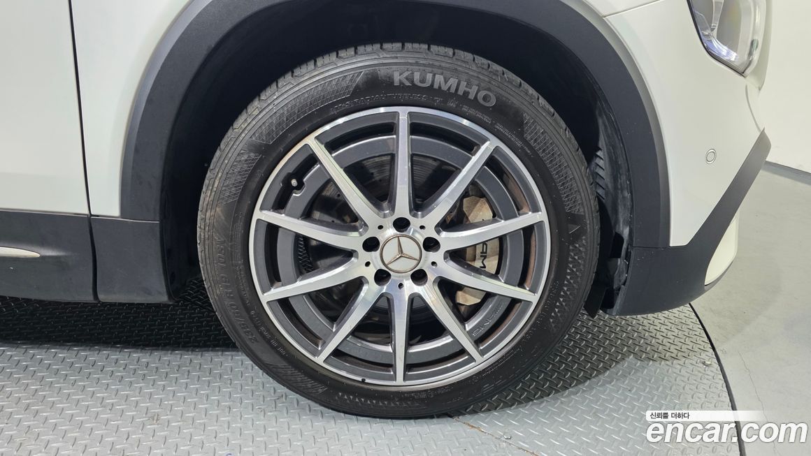 Mercedes-Benz GLB-Class 2023