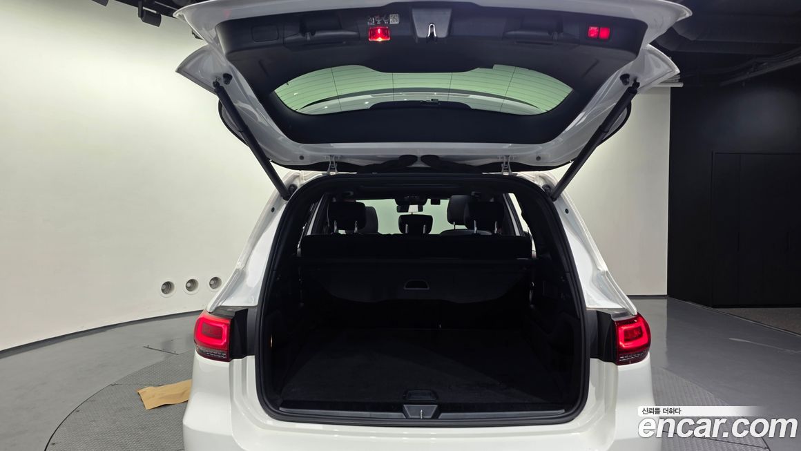 Mercedes-Benz GLB-Class 2023