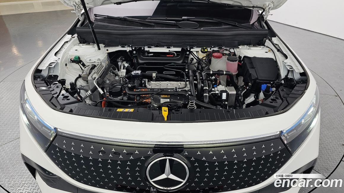 Mercedes-Benz EQB 2025