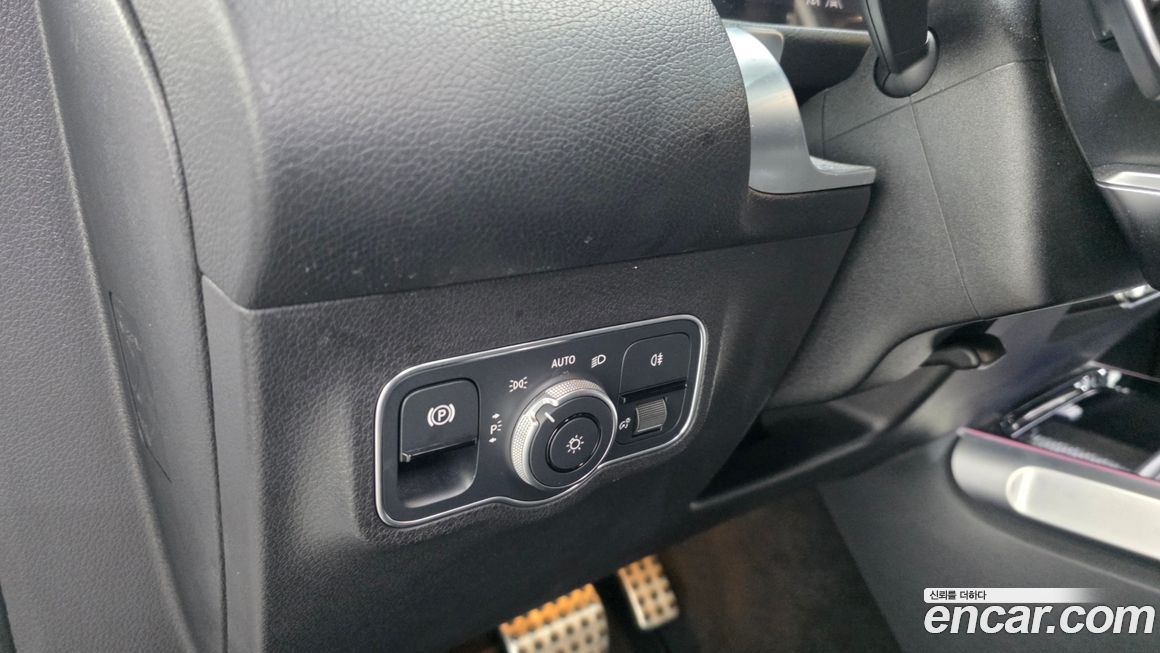 Mercedes-Benz GLB-Class 2023