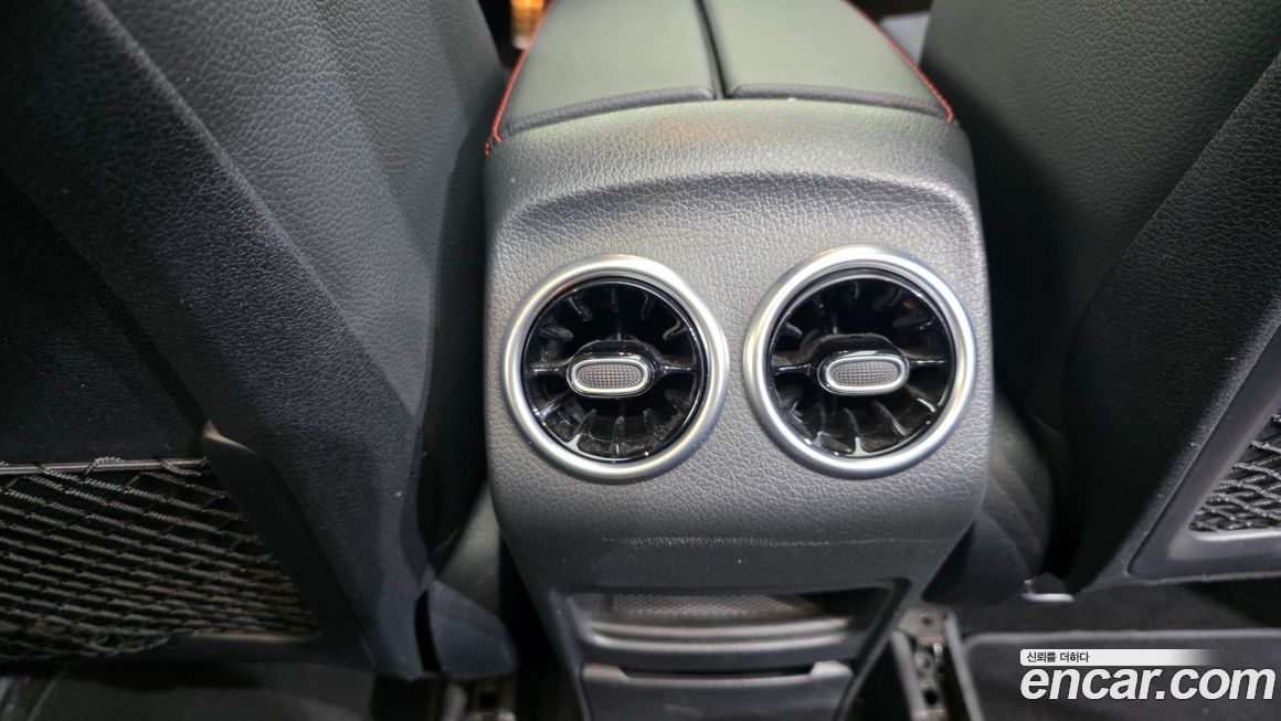 Mercedes-Benz GLB-Class 2023