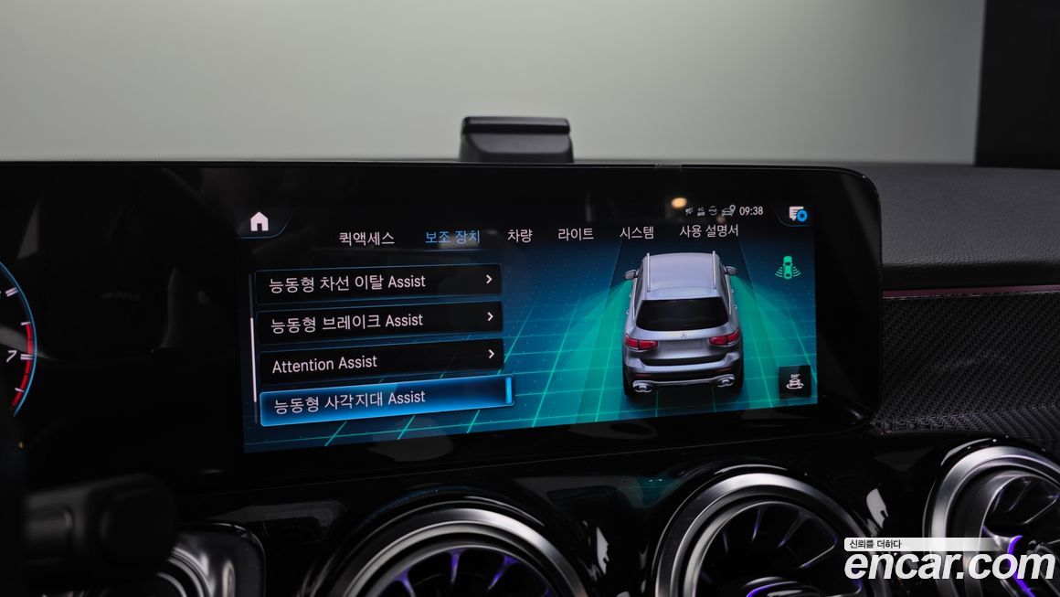 Mercedes-Benz GLB-Class 2023