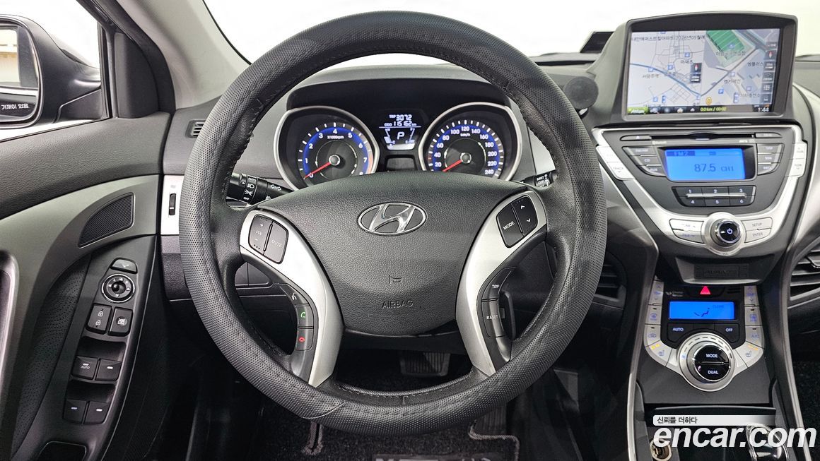 Hyundai AVANTE 2012