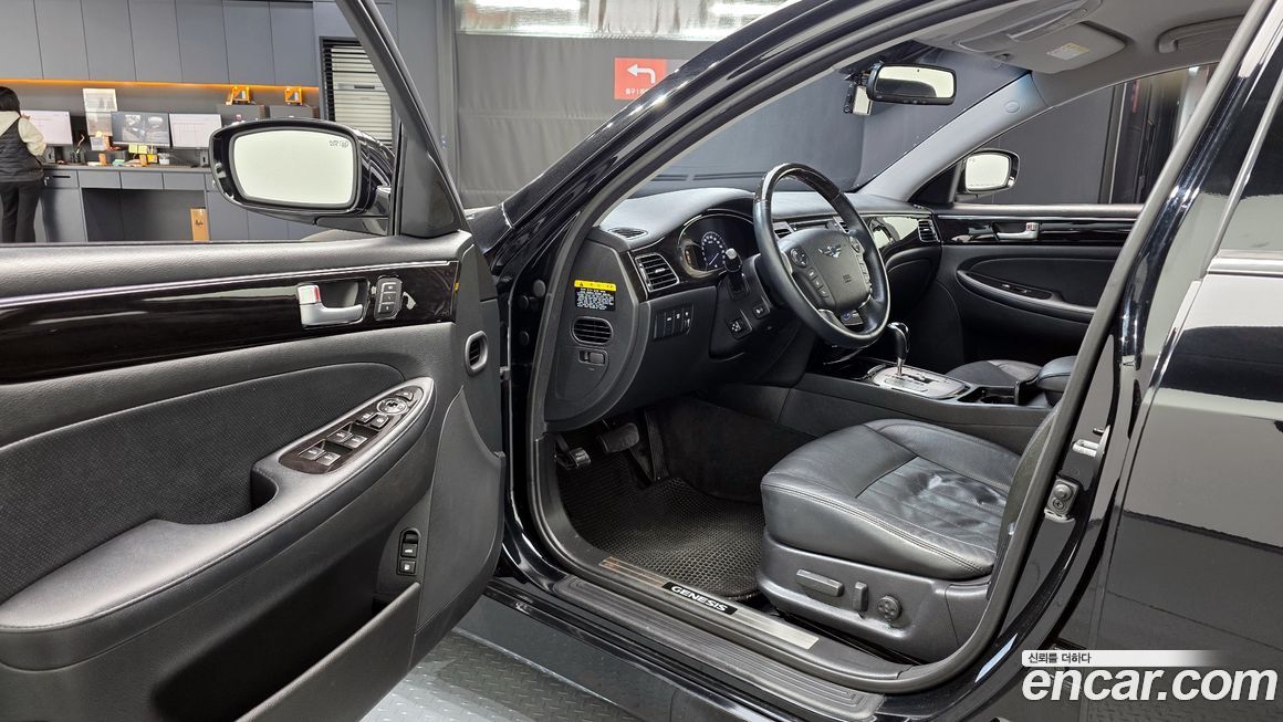 Hyundai Genesis 2012