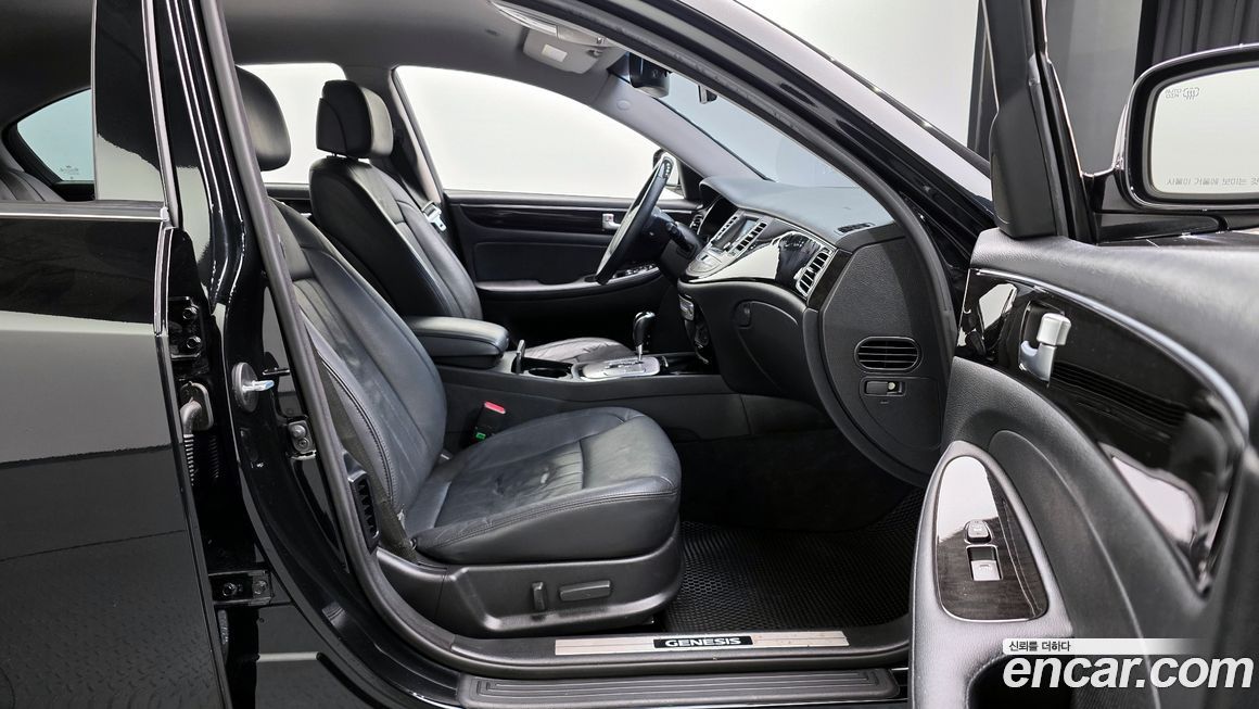 Hyundai Genesis 2012