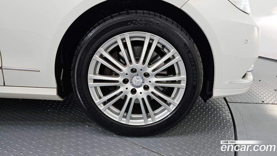 Mercedes-Benz E-Class 2011