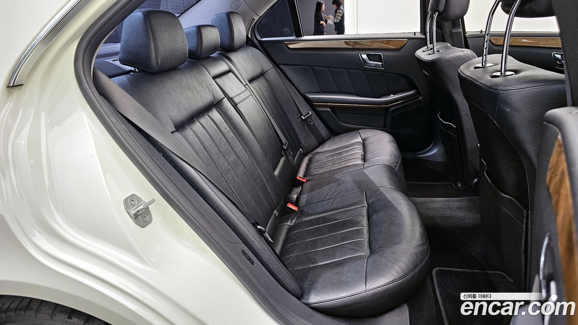 Mercedes-Benz E-Class 2011