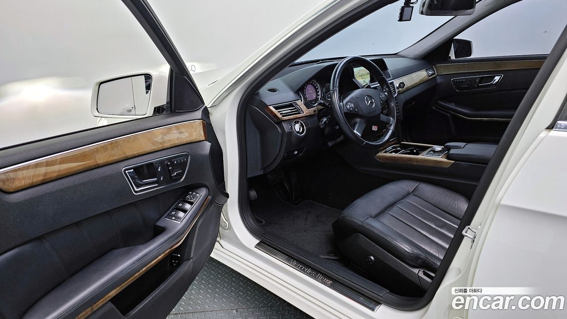 Mercedes-Benz E-Class 2011