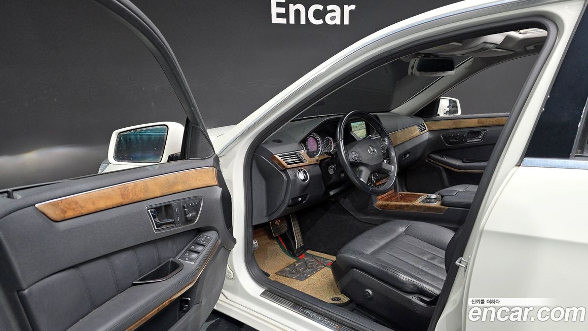 Mercedes-Benz E-Class 2011