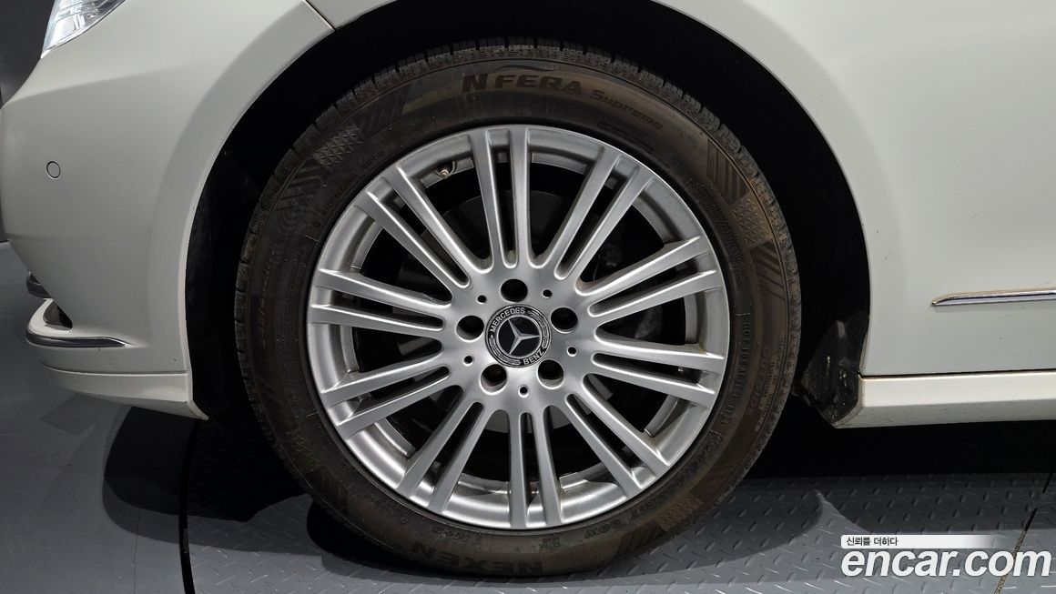 Mercedes-Benz E-Class 2011