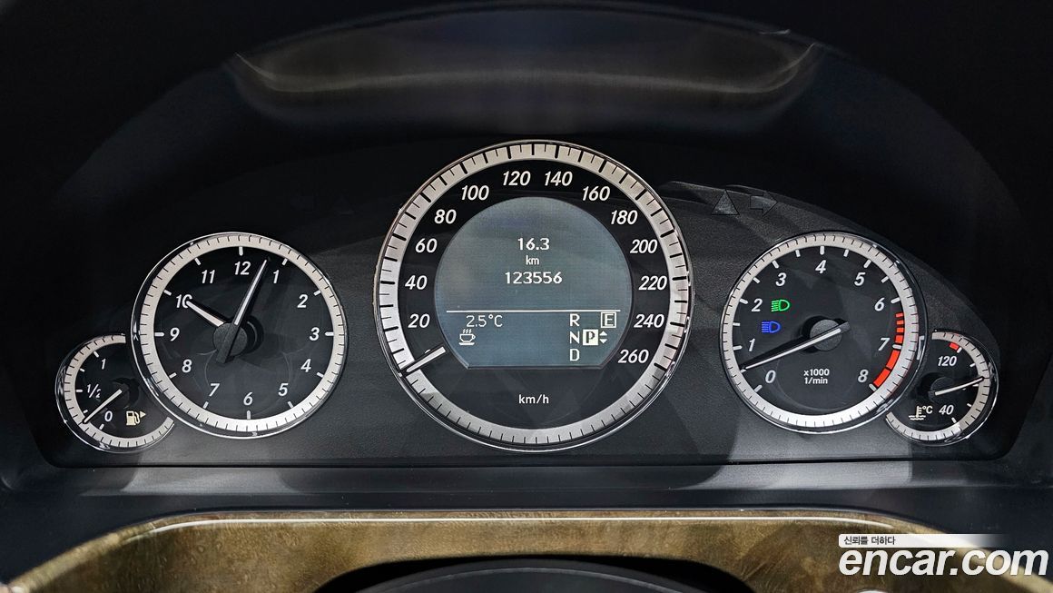 Mercedes-Benz E-Class 2011