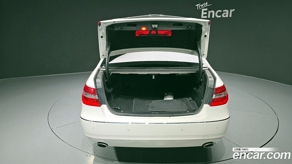 Mercedes-Benz E-Class 2011